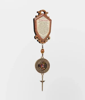 Adorno de porta em MDF com imagem resinada de São Miguel Arcanjo, oração, medalha em ouro velho e cristal acrílico de 12 mm. Comprimento de 23 cm.