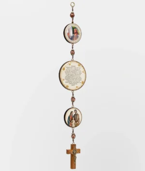 Adorno de Porta Oração do Lar em Madeira com medalhas, crucifixo e contas de cristal acrílico