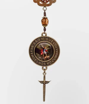 Medalha do Adorno de Porta São Miguel Arcanjo em ouro velho com imagem resinada de São Miguel resinada.