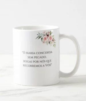 Caneca de cerâmica com estampa da Virgem Maria. Design religioso com flores e jaculatória. Perfeita para devotos e momentos de reflexão.