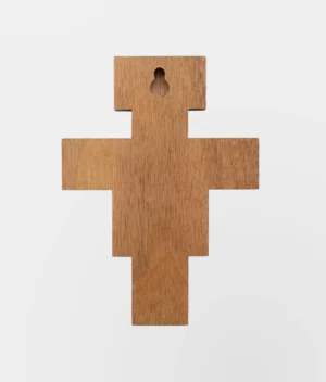 Cruz de madeira para parede são damião com adesivo brilhante, medindo 8,8x12cm. Leve e fácil de fixar, ideal para decoração religiosa e presente.