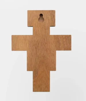 Cruz de madeira para parede são damião com adesivo brilhante, medindo 14x19cm. Leve e fácil de fixar, ideal para decoração religiosa e presente.